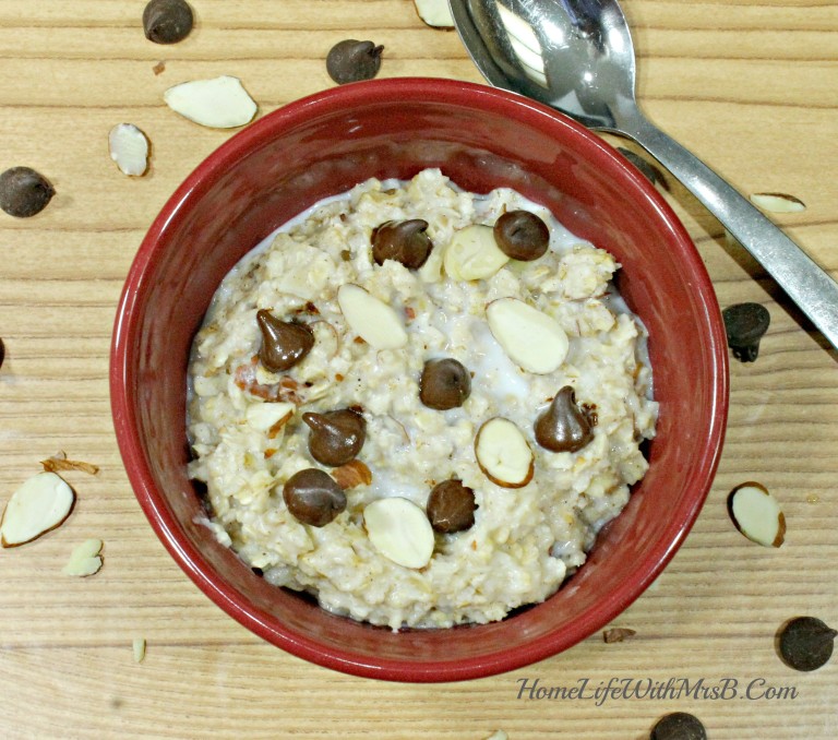 Almond Chocolate Chip Oatmeal
